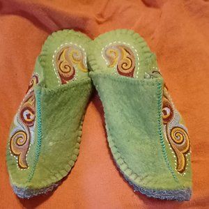 NWOB Anar Green Felt Hand Made Aladdin Slippers